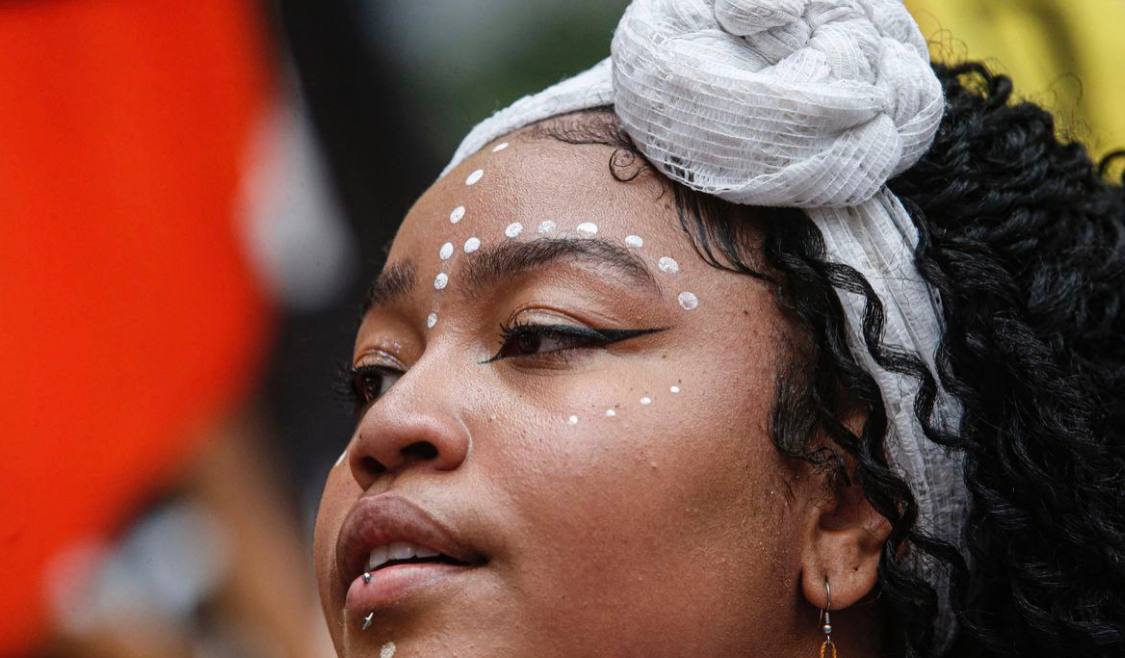 O IBGE explica que a mudança no perfil étnico-racial do país não reflete apenas a questão demográfica, ou seja, nascimento ou morte de pessoas, mas também outros fenômenos sociais