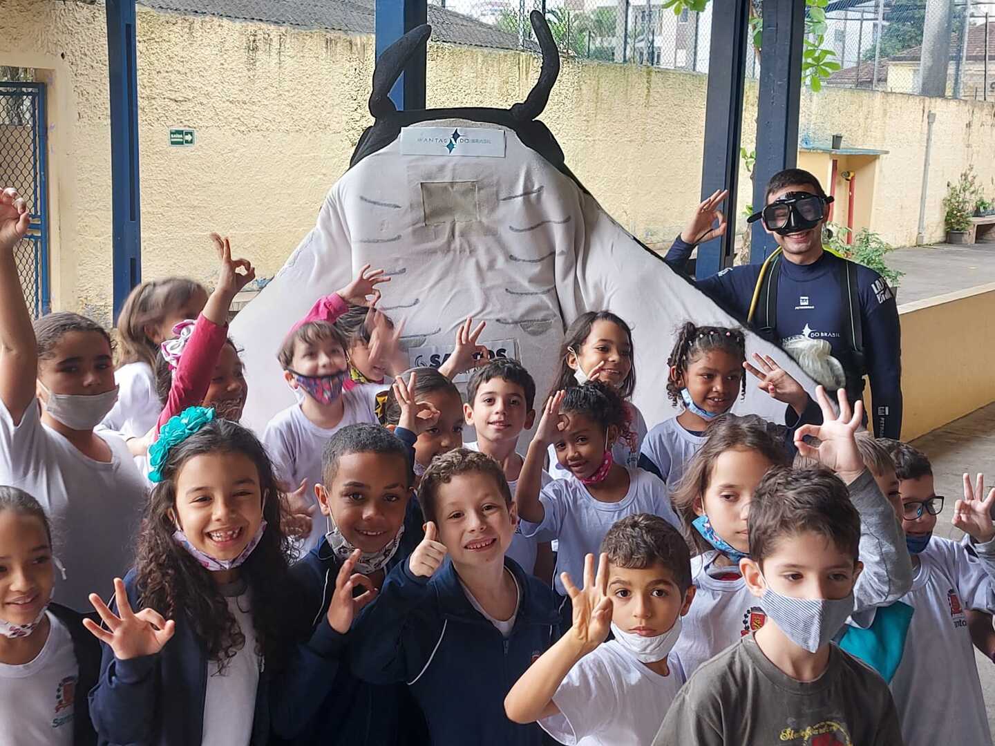 Projeto Mantas do Brasil, com patrocínio da Autoridade Portuária de Santos, lança a primeira edição do programa Cientista Mirim neste domingo (10)