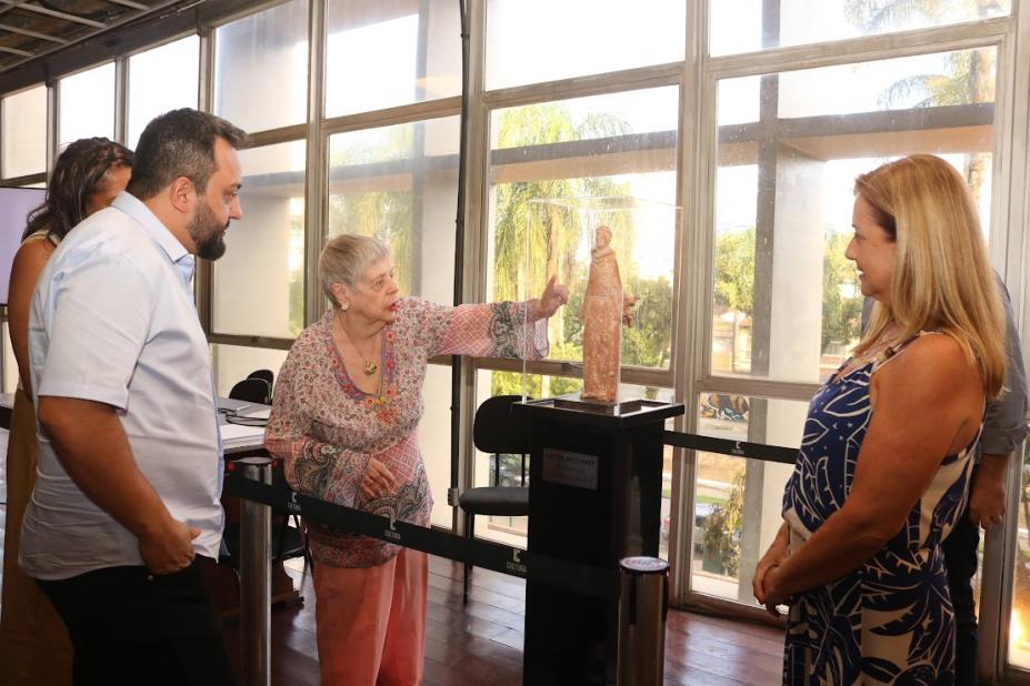 Feita em terracota (barro cozido), a obra doada para Santos integra uma série de maquetes esculpidas por Brecheret em homenagem a São Francisco