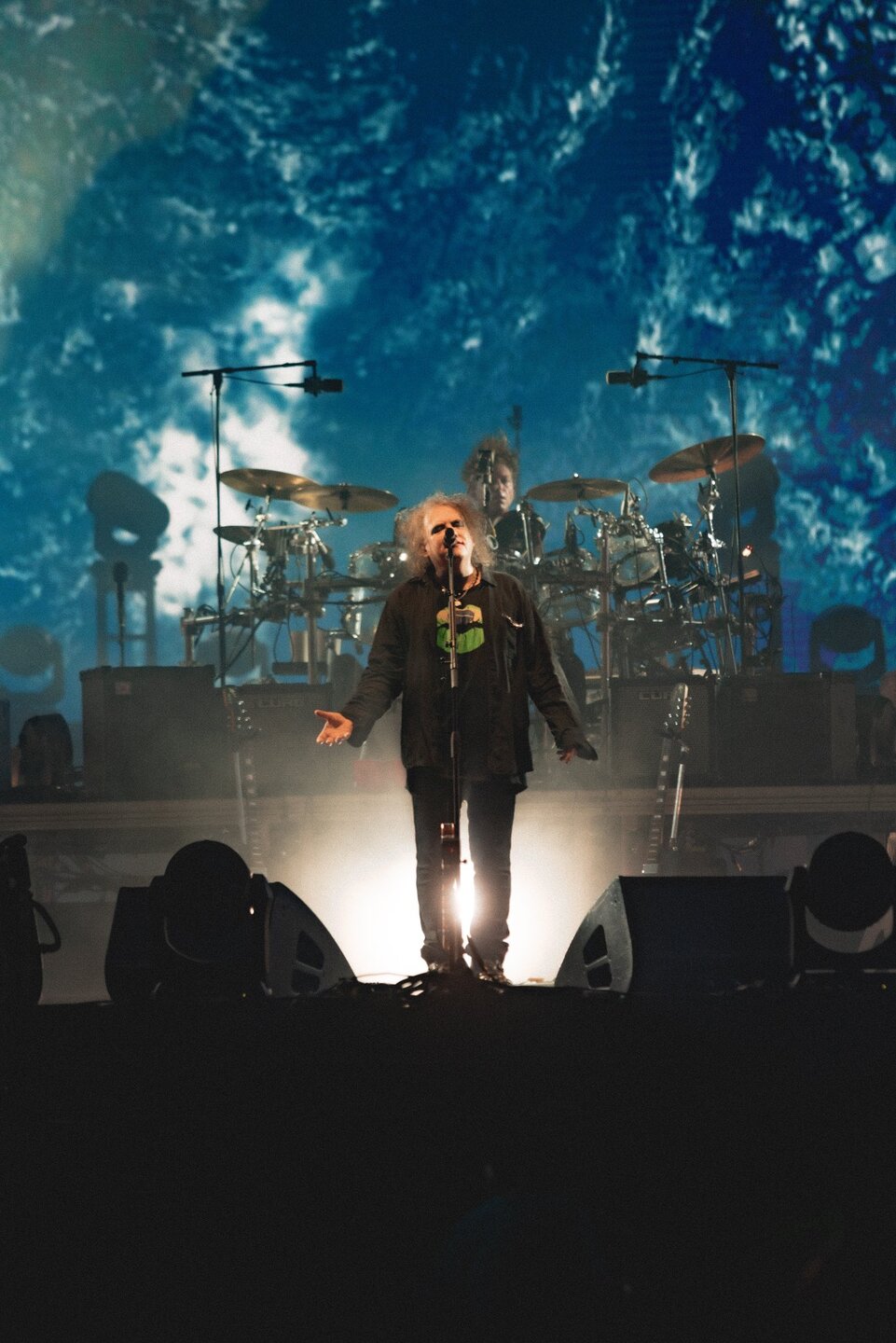 Robert Smith, do The Cure: duas horas e meia do melhor rock, para fechar o festival. De lavar a alma.