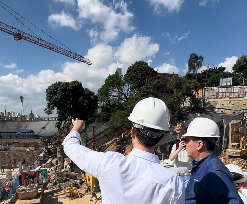 Marcelo Teixeira, candidato à presidência do Santos Futebol Clube, visitou nesta sexta-feira (1&ordm;) as obras do Estádio do Pacaembu