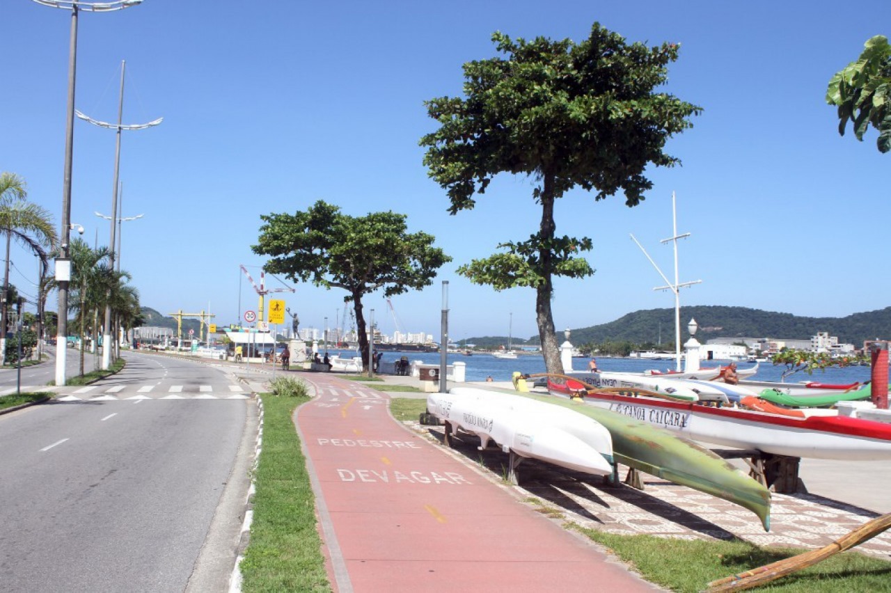 O uso dos espaços dependerá de prévia permissão outorgada