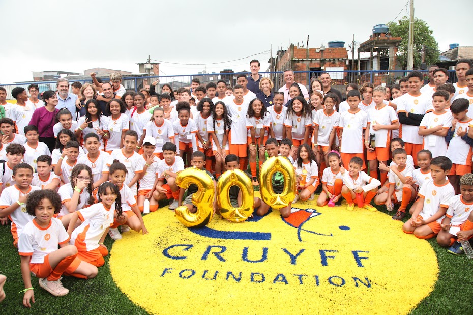 O espaço inaugurado na manhã de sábado (9), no Dique da Vila Gilda, faz parte de projeto internacional que vai oferecer programa contínuo de esporte e educação para 300 crianças da região.