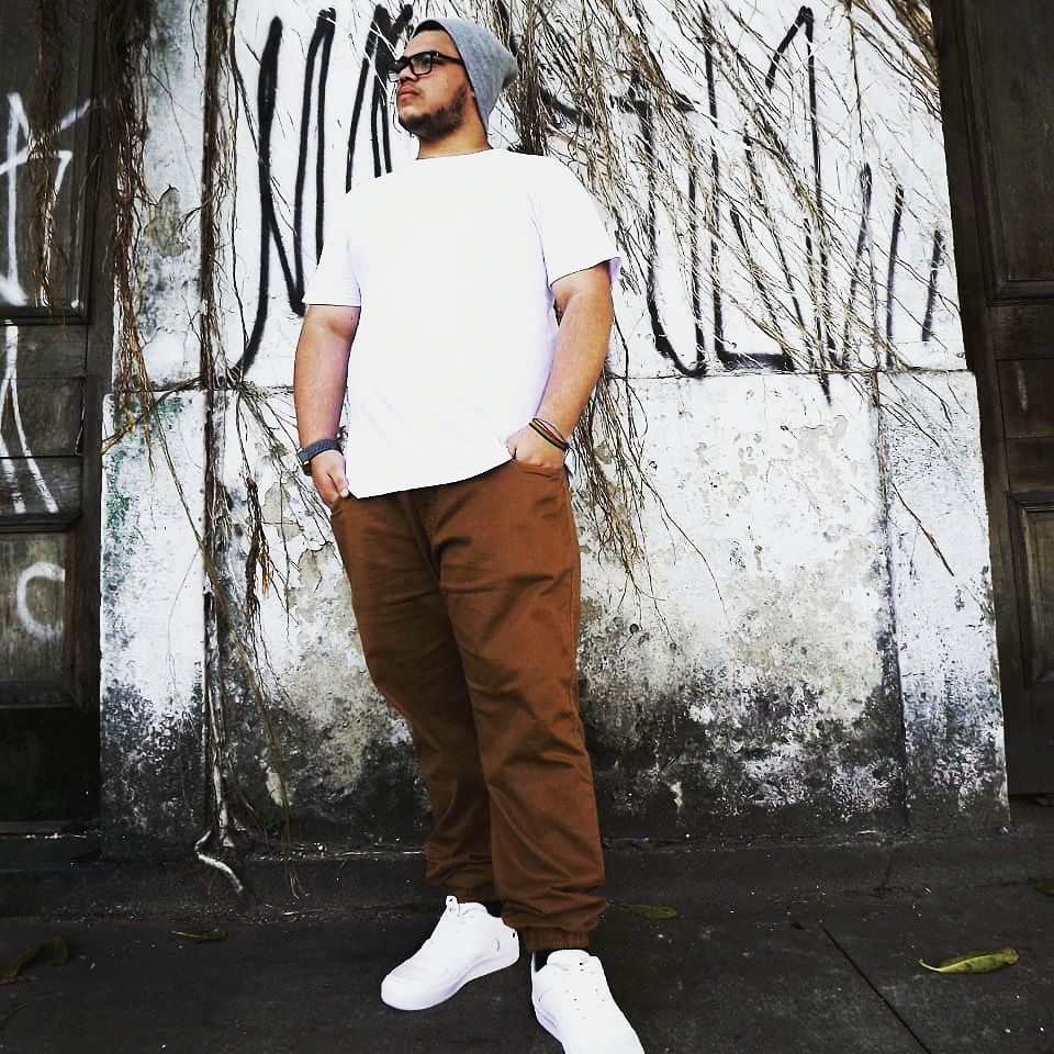 A vida do santista encontrou o rap cedo. O cantor e compositor explica que a paixão começou na sua infância ao escutar fitas de 'black music'