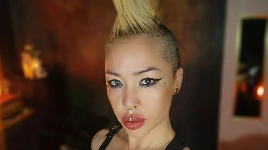 Atriz e modelo Masuimi Max