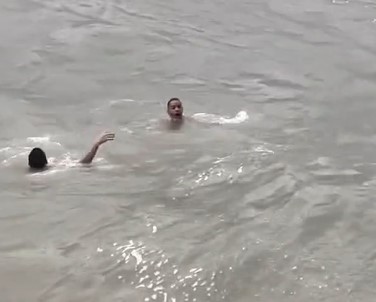 Jovens foram salvos em praia de Mongaguá