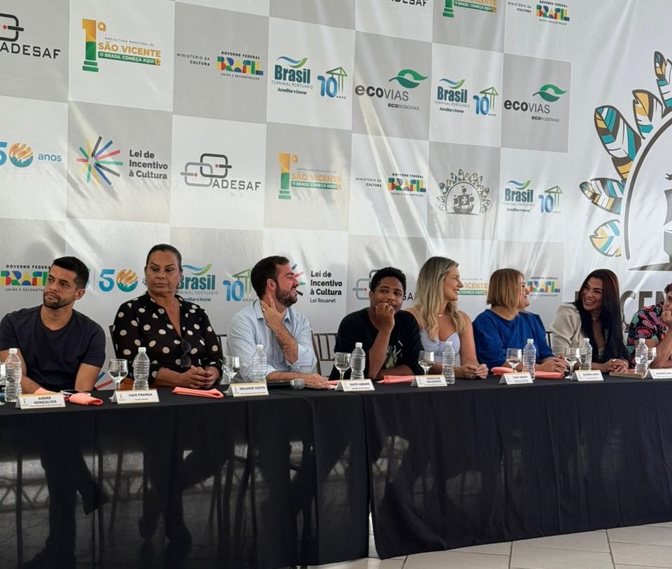Prefeito, atores e autoridades durante a coletiva de imprensa