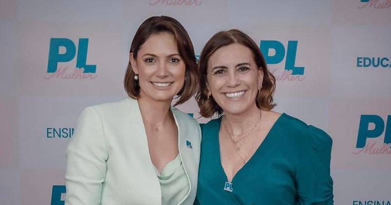A deputada Rosana Valle (à direita) com Michelle Bolsonaro (à esquerda)