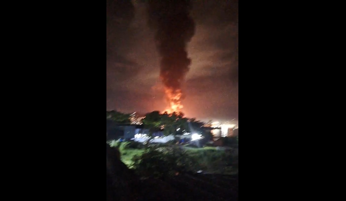 Incêndio de grandes proporções atinge prédio no Centro de Santos