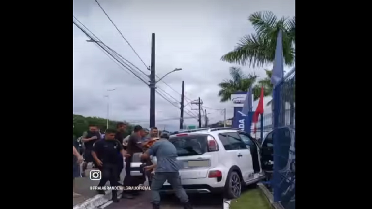 Idoso passou mal e sofreu acidente de carro em Praia Grande