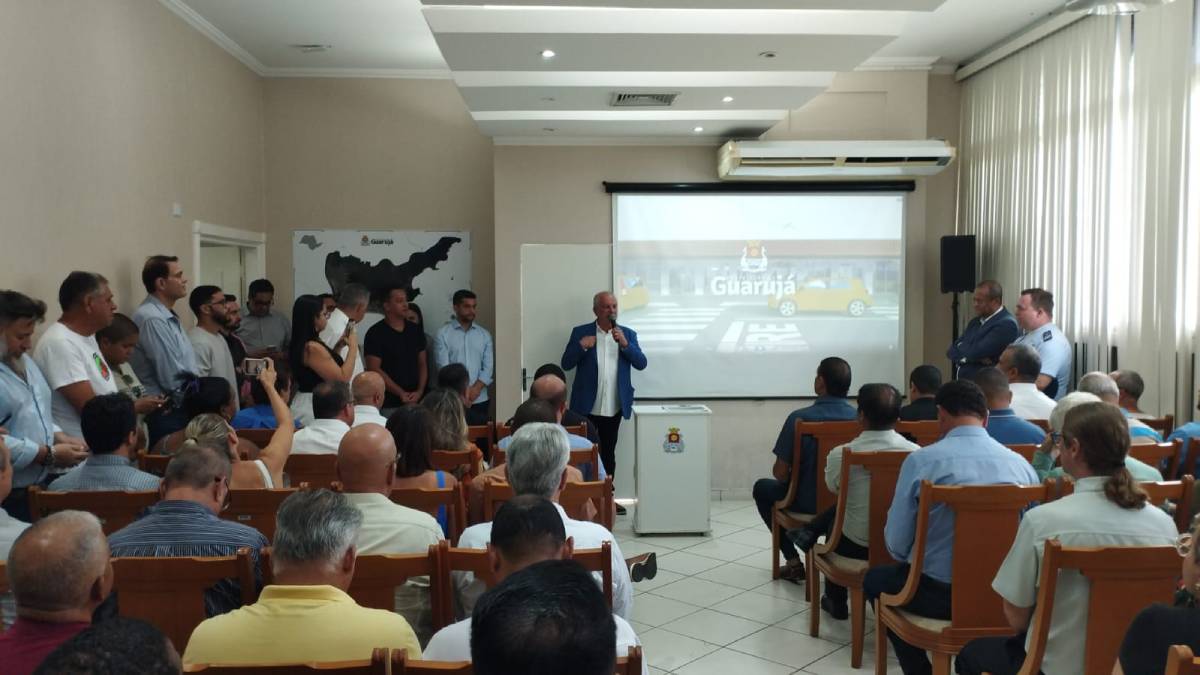 Adilson de Jesus durante cerimônia de assinatura da Ordem de Serviço