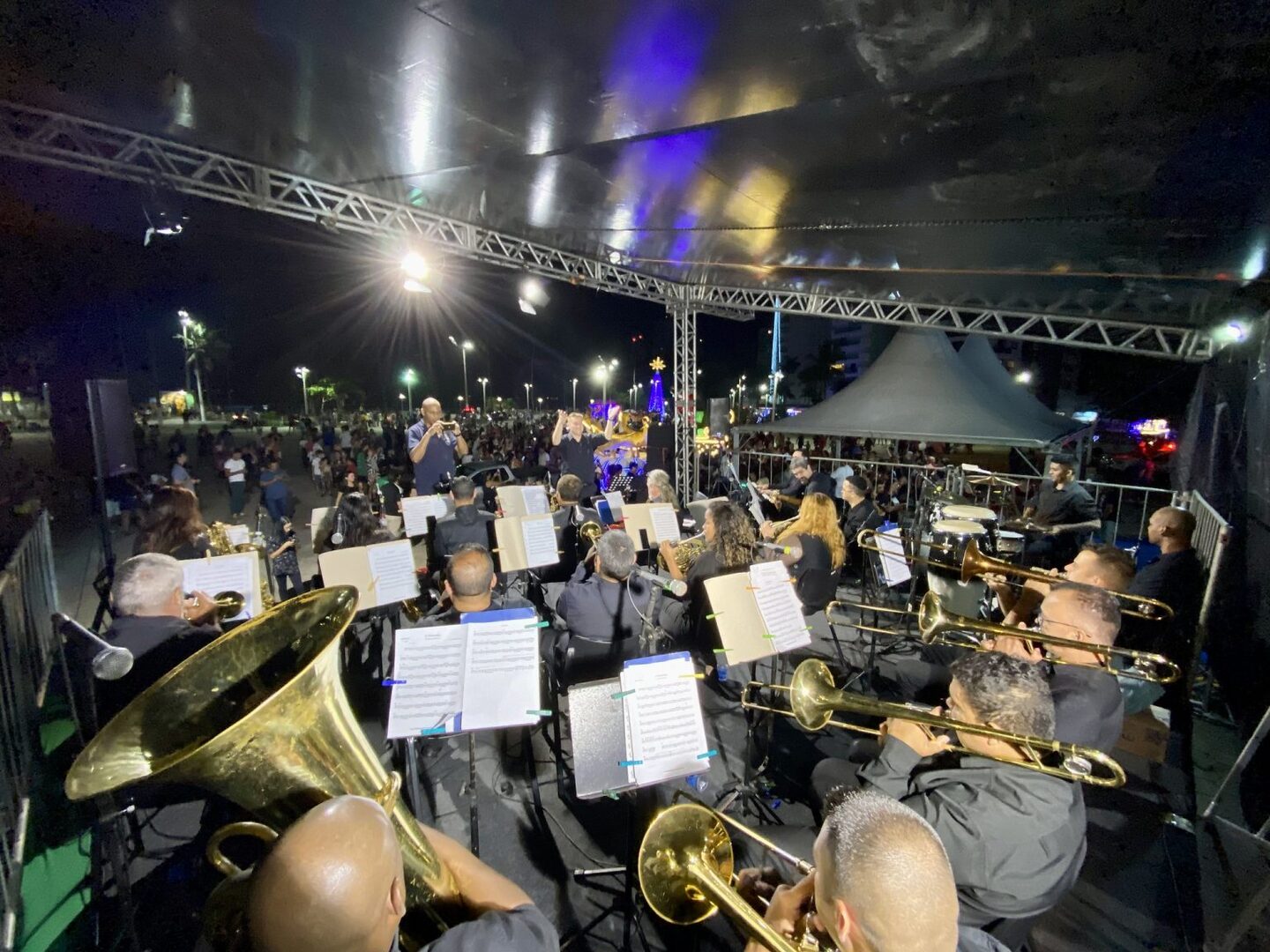 O repertório será executado por integrantes da Orquestra Municipal. A programação segue até segunda-feira (12), sempre das 18 até as 20 horas