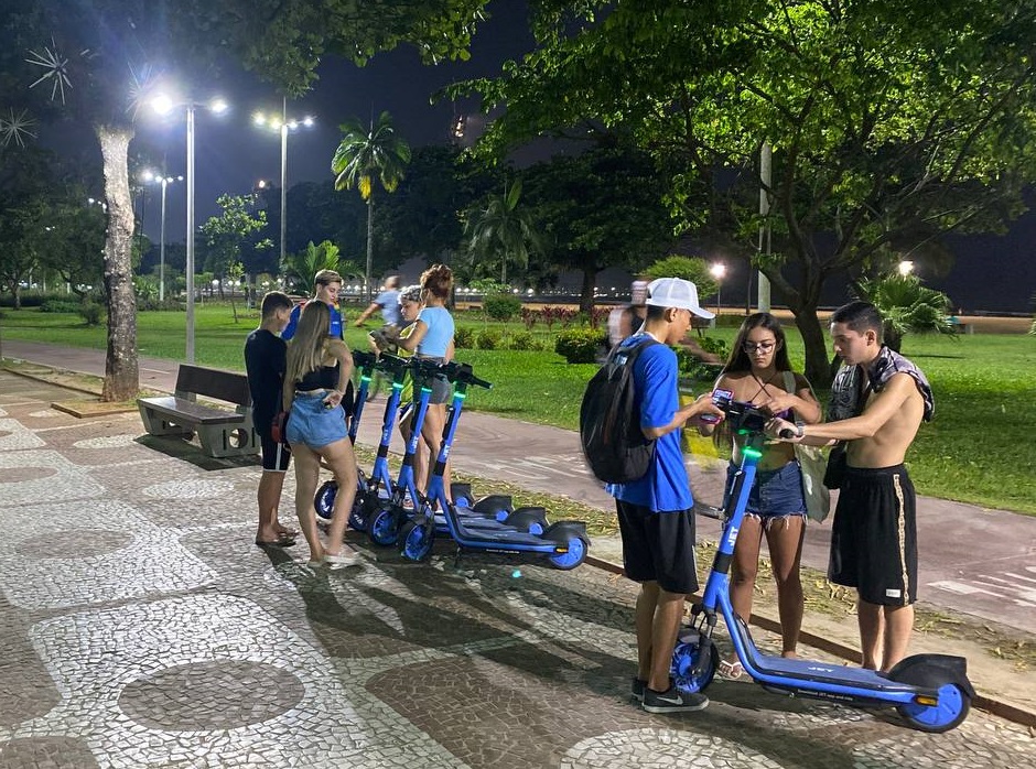 A JET, empresa de locação de patinetes, tem investido em segurança