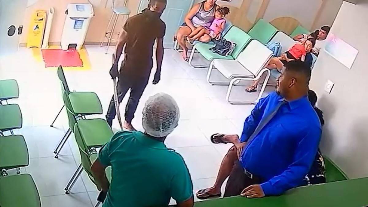 As iamgens foram registradas pela câmera de segurança do local