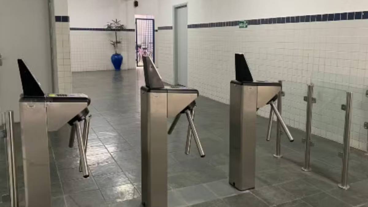 Homem pulou o muro da unidade e saiu em seguida