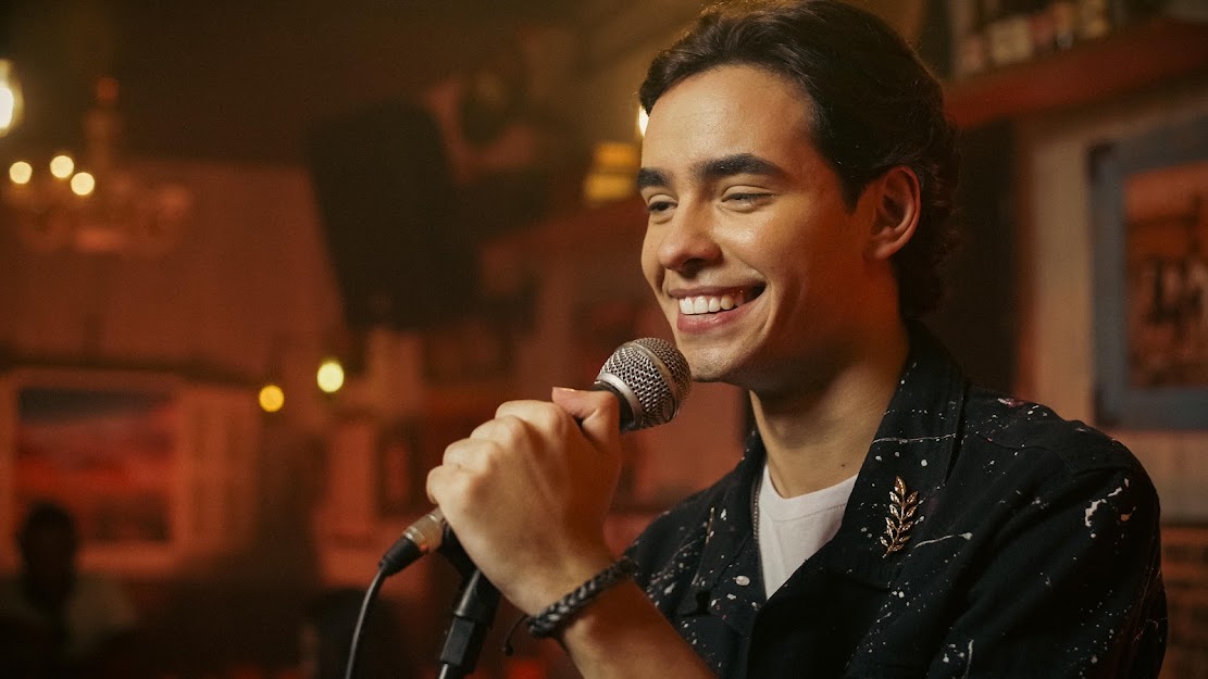 Já nos primeiros acordes, 'Bêbado Sem Noção' relembra um trecho do sucesso estrondoso 'Decida'