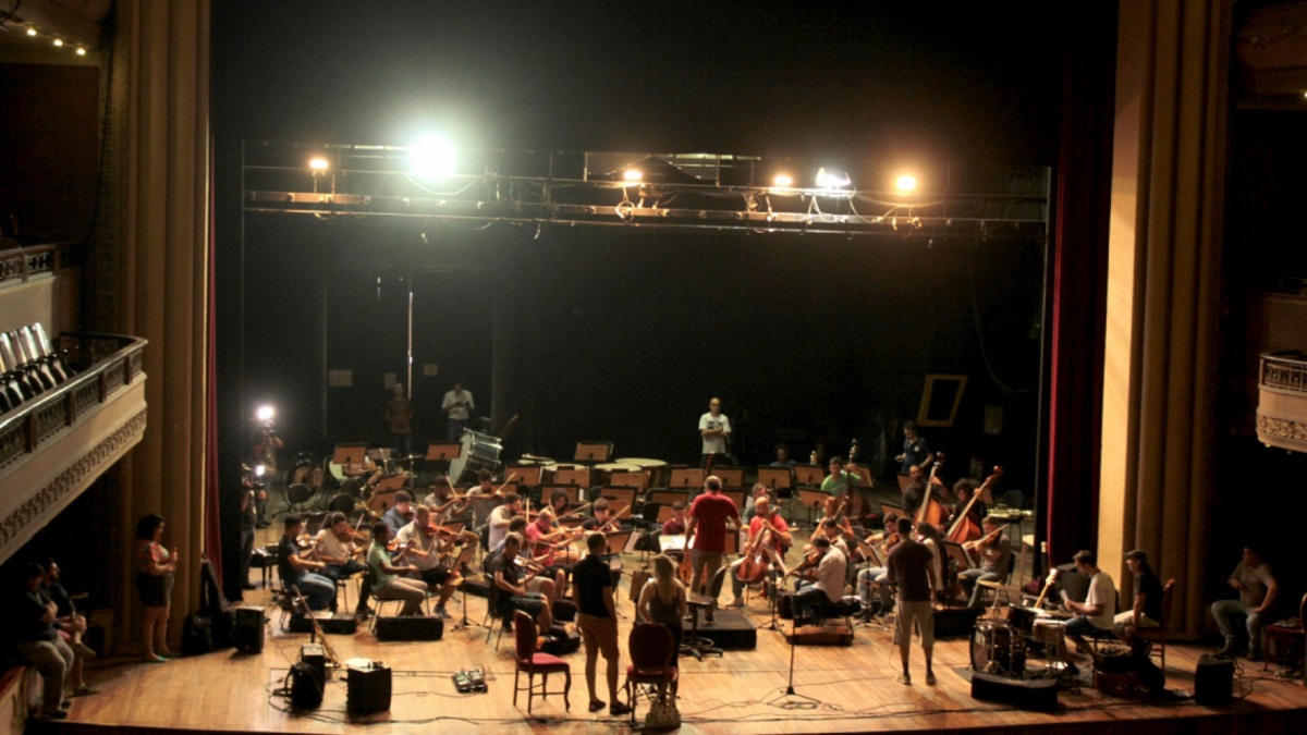 O prazo para entrega do Coliseu à população saltou dos 30 meses estabelecidos no contrato original para 115 meses até a entrega do Teatro de volta à Prefeitura