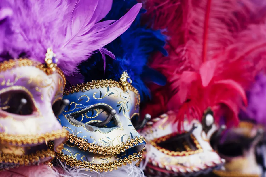 Os moradores do litoral de São Paulo que irão curtir o Carnaval devem ficar atentos com os famosos golpes cometidos por criminosos neste período do ano