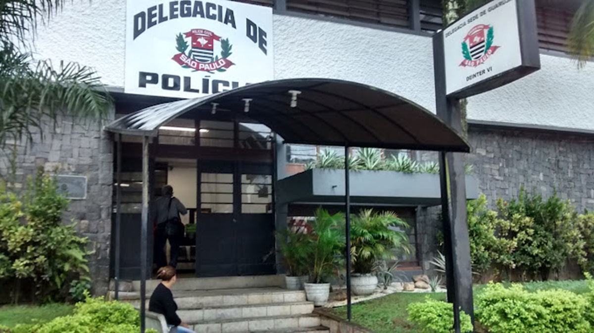 O caso foi registrado na Delegacia de Polícia Sede de Guarujá como morte decorrente de intervenção policial e homicídio tentado