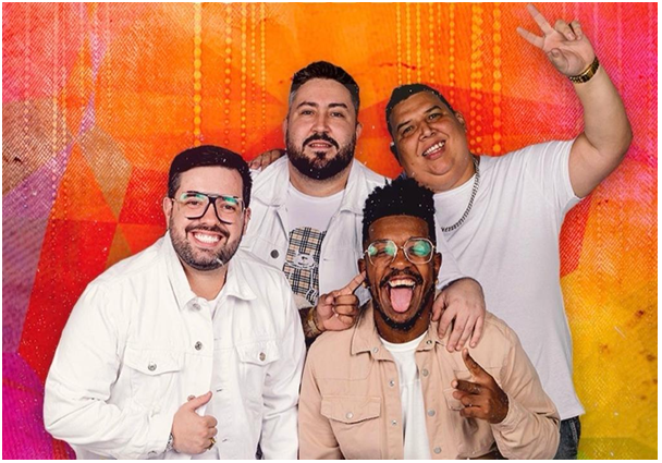 A banda, composta por Renan (voz), Julinho (cavaquinho), Mumu (percussão) e Harrison (violão), sobe ao palco a partir das 18 horas