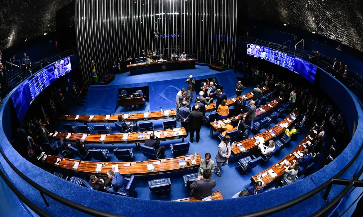 O Senado manteve a saída para trabalho e estudo de detentos do regime semiaberto