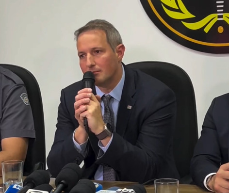 Secretário permaneceu na Alesp por cerca de três horas. Ele respondeu perguntas feitas por parlamentares da situação e da oposição