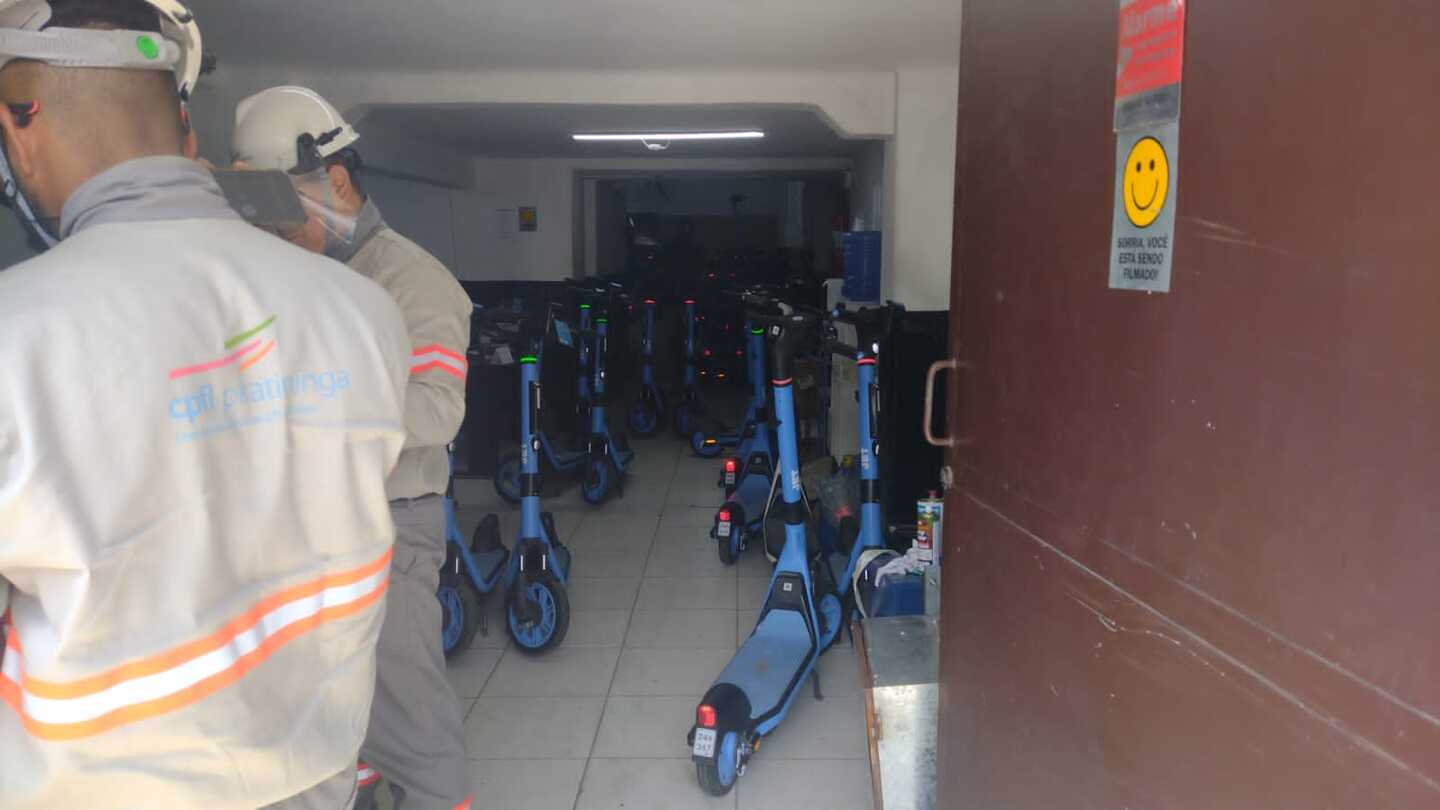 O proprietário do local foi autuado em flagrante por subtração de energia elétrica