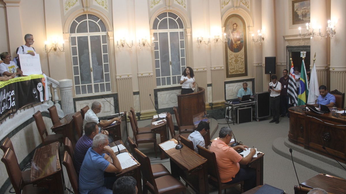 Vereadores se reuniram para debater possível abertura de comissão para investigar problemas do Coliseu