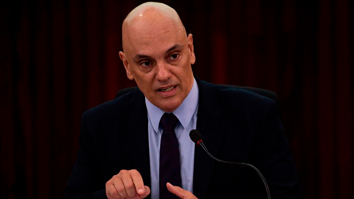 Além da apreensão do passaporte, o ministro proibiu Bolsonaro de manter contato com outros investigados