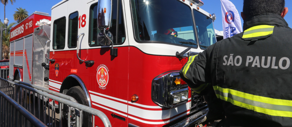 Segundo o Corpo de Bombeiros, a embarcação operava normalmente quando os tripulantes notaram uma fumaça excessiva saindo do motor 3 (foto ilustrativa)