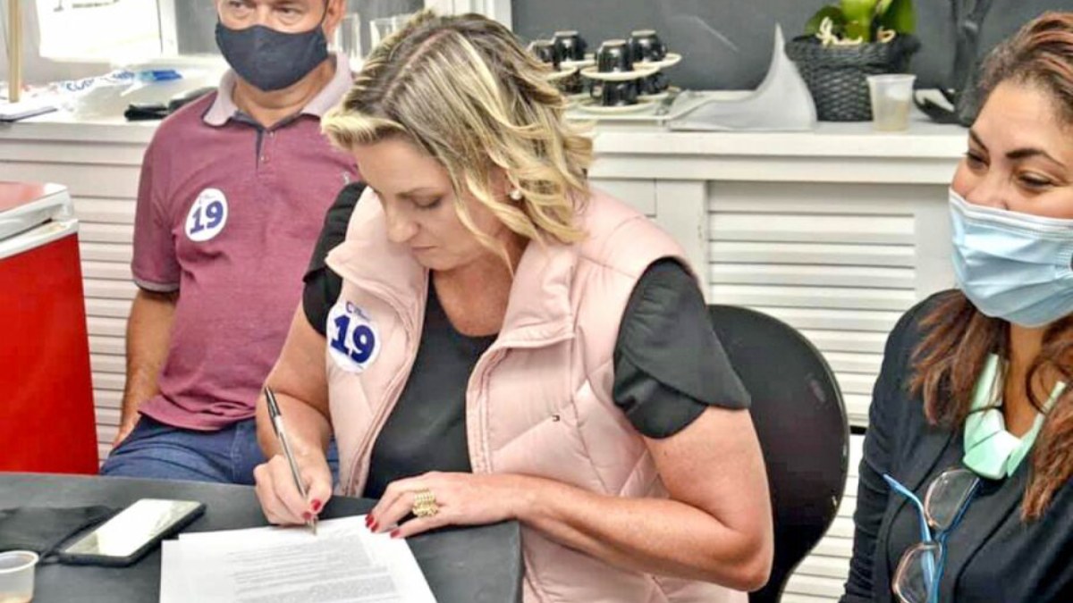 A empresária estaria envolvida em um um esquema criminoso junto a empresas do setor de confecção de uniformes e de fornecimento de material escolar