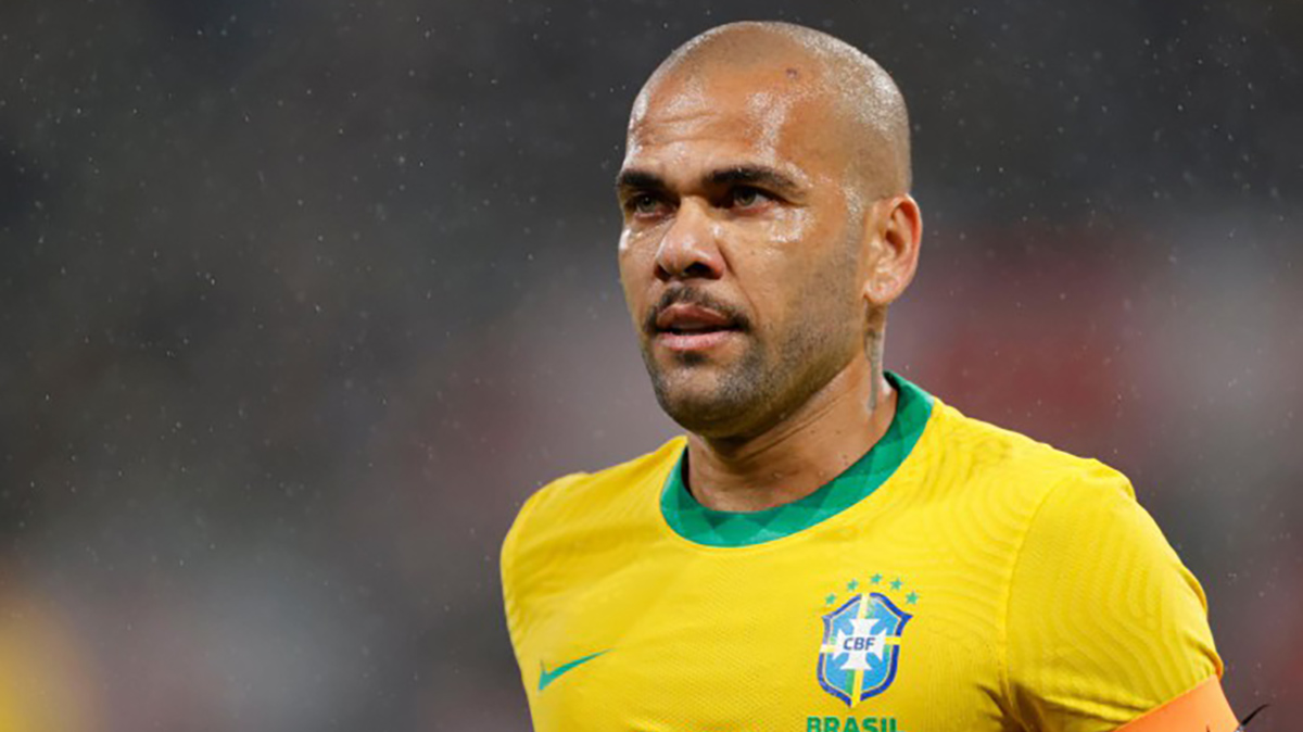 Daniel Alves foi condenado a quatro anos e meio de prisão por estupro