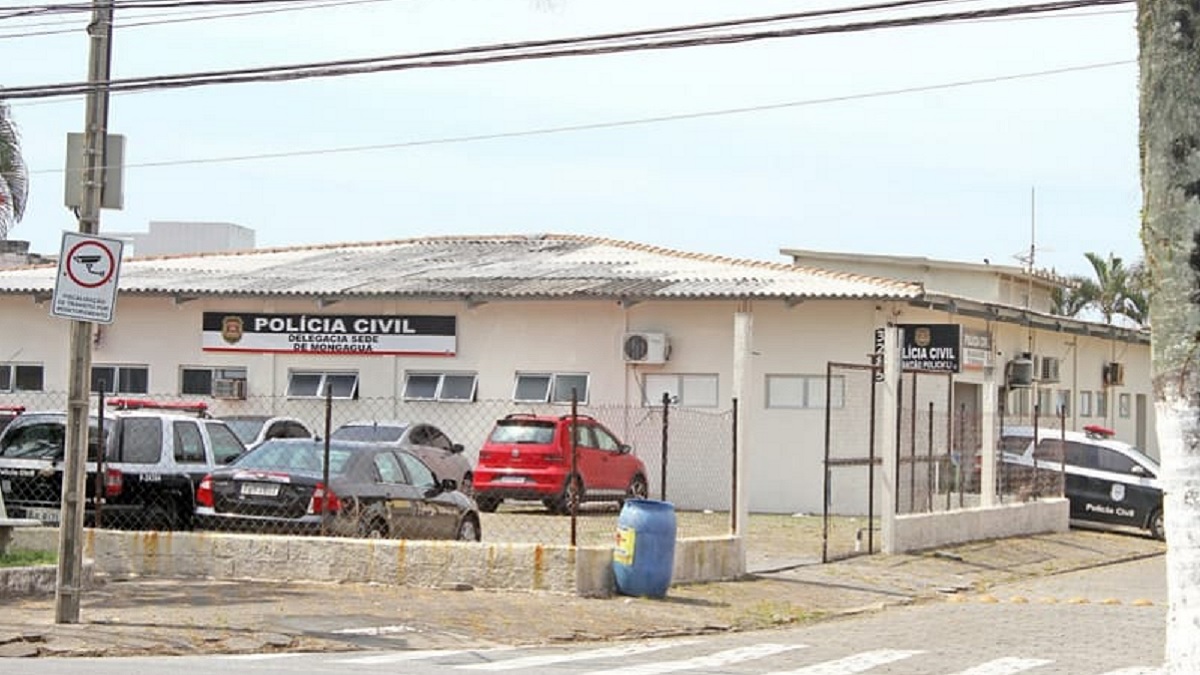 Segundo as autoridades, ele era considerado suspeito de ter matado a própria mãe em Barueri, interior de São Paulo, na segunda-feira (4), e confessou o crime ao ser encaminhado para o Distrito Policial Sede de Mongaguá