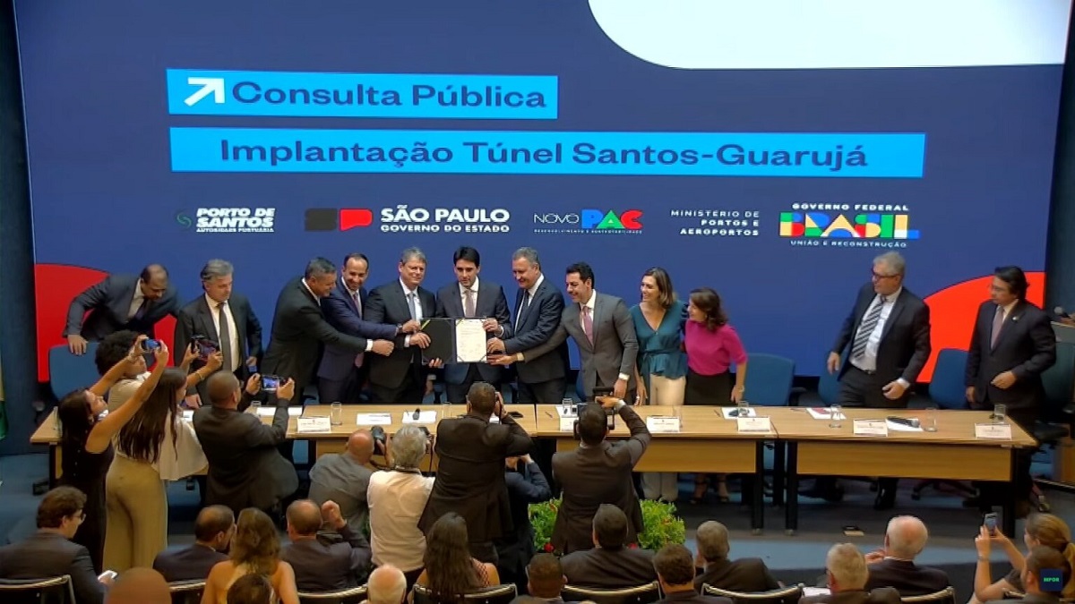 Anderson Pomini abriu os discursos mostrando a viabilidade do túnel e citando exemplos de obras simulares já concluídas