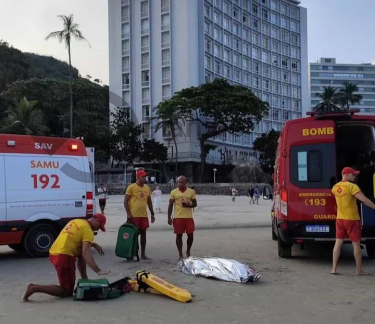 Os guarda-vidas retiraram o homem do mar de imediato, porém, na areia, foi constatado grau 5 de afogamento