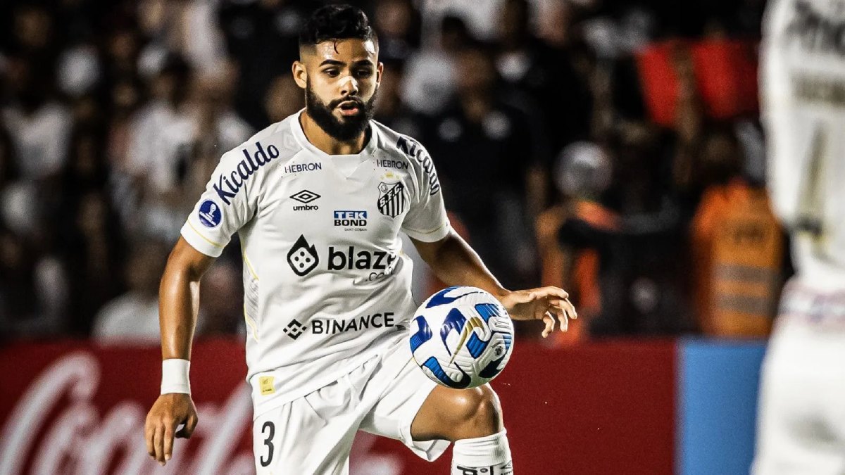 Após uma atuação decepcionante contra a Inter de Limeira, o lateral-esquerdo está em baixa