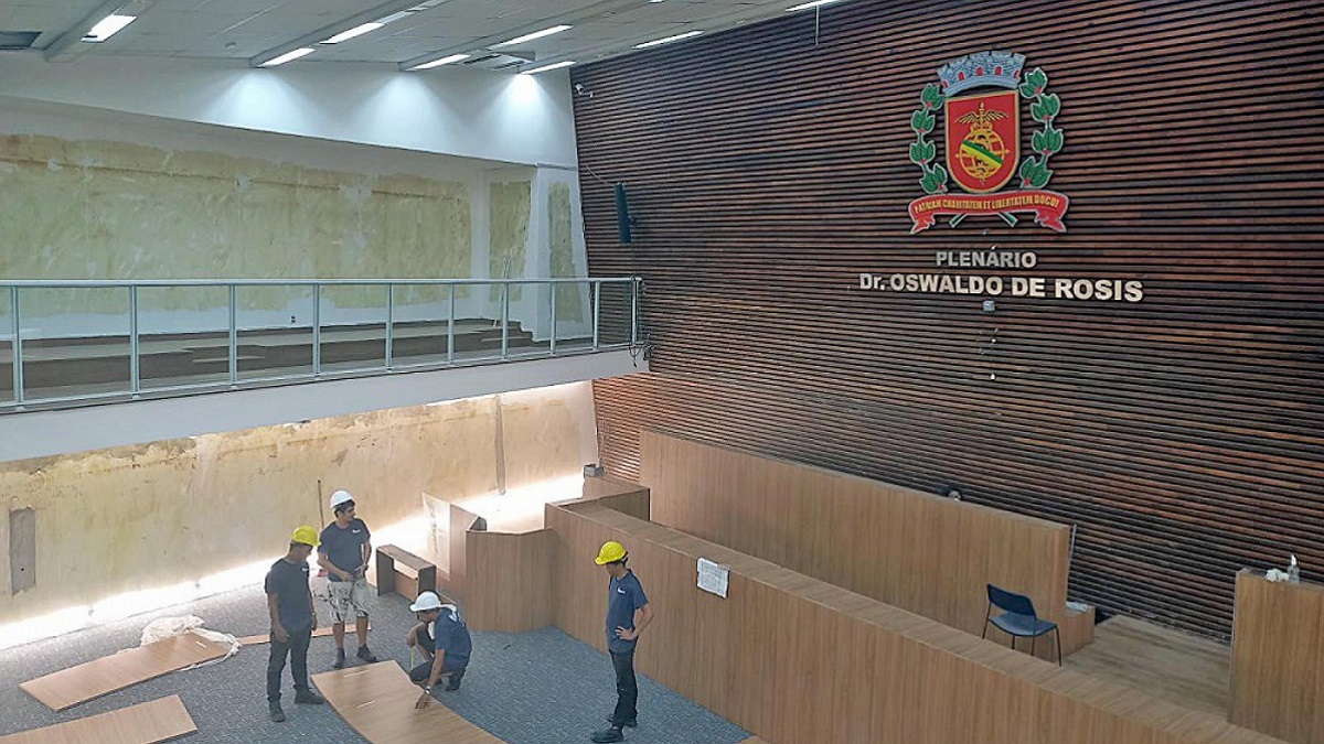 O vereador Benedito Furtado encaminhou um vídeo à Redação do ano passado onde ele já alertava sobre uma reforma 'desnecessária' e pedia que a Mesa Diretora cancelasse a licitação