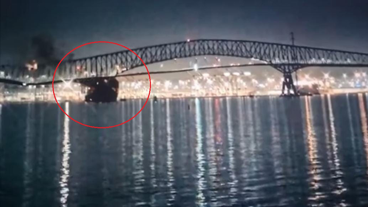 Diversos veículos foram lançados nas águas do rio