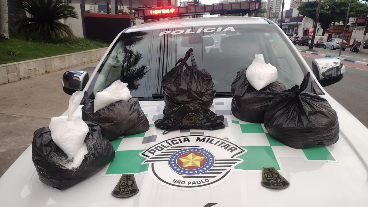 A Polícia Militar apreendeu nesta terça-feira (26) mais de 235 kg de drogas