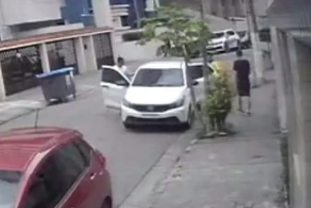 Os investigadores já identificaram o carro, bem como os criminosos