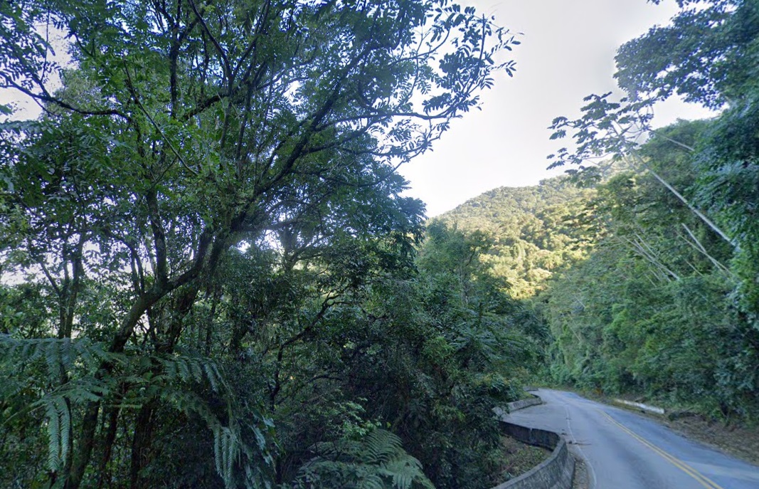 Trecho de serra da Rodovia Oswaldo Cruz