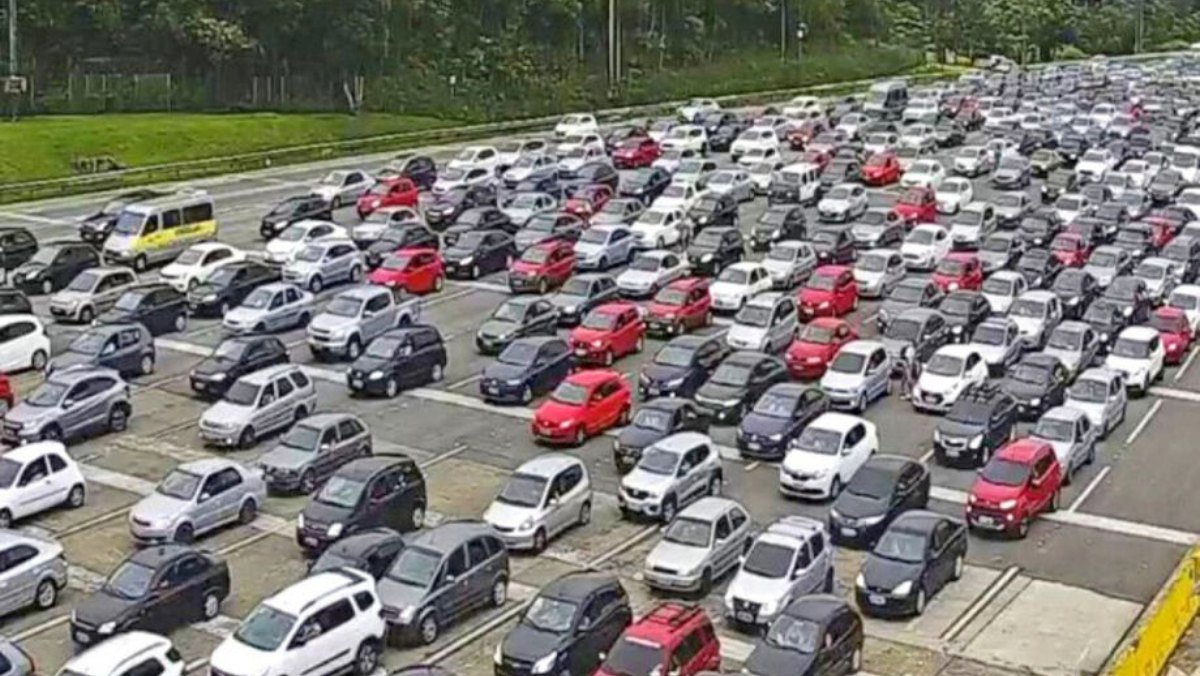 Segundo informado pela Ecovias, o tempo é bom e a visibilidade boa nas estradas