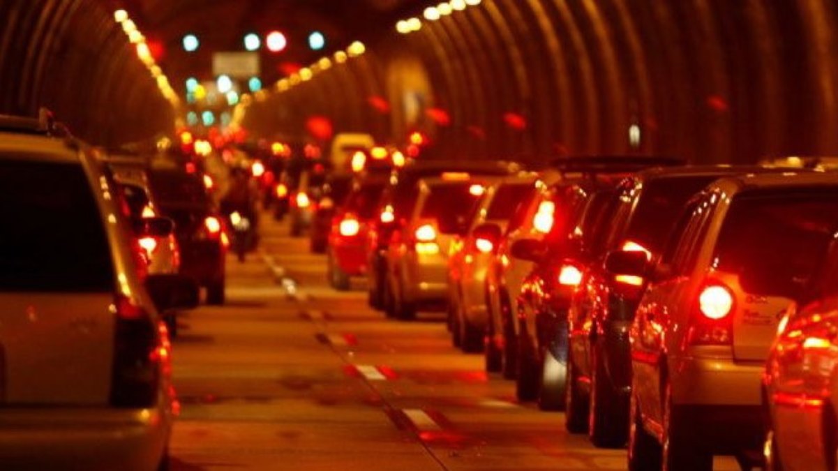 Trechos seguem congestionados por conta do alto fluxo de veículos