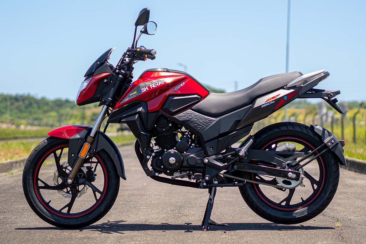 O motor monocilíndrico de 149 cm³, quatro tempos e duas válvulas OHC da JEF 150s EFI entrega 13,5 cavalos e 1,42 kgfm