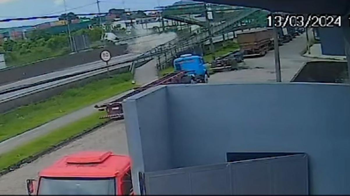 O acidente aconteceu no sentido capital da via