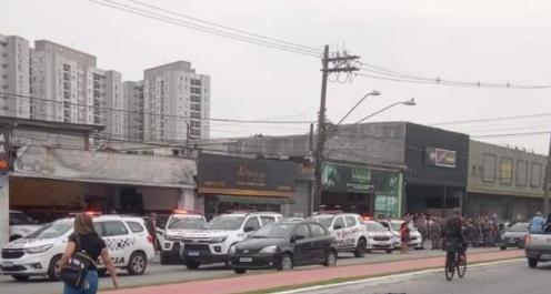 Uma tentativa de assalto no Jardim Guassu, em São Vicente, resultou na morte de dois suspeitos