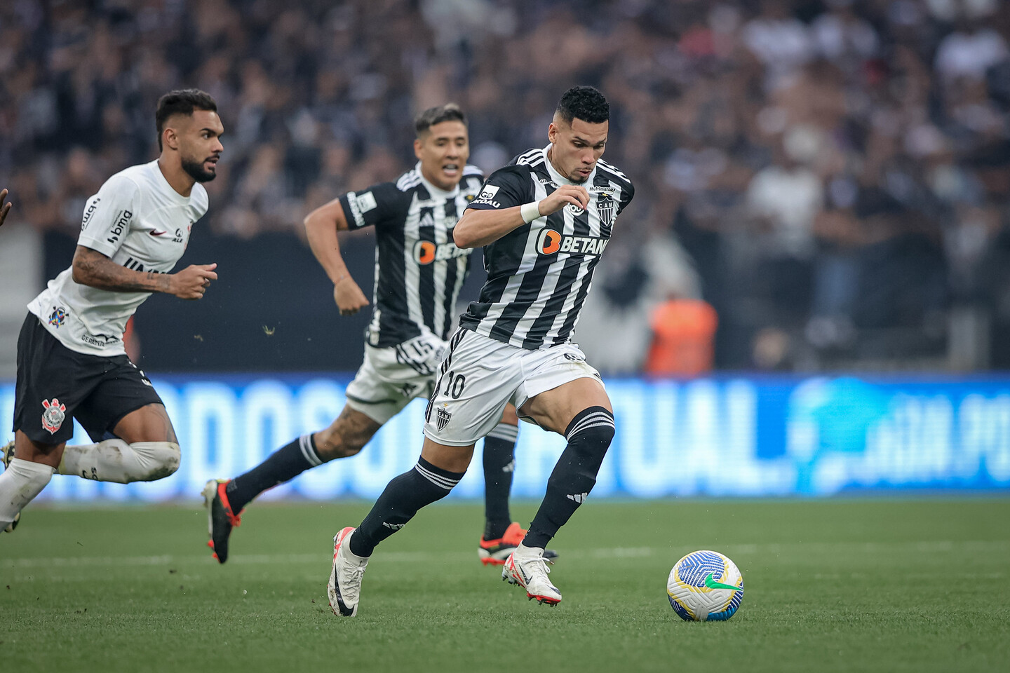 O time de António Oliveira jogou com um a mais a segunda etapa inteira, mas ainda assim proporcionou um jogo de poucas oportunidades