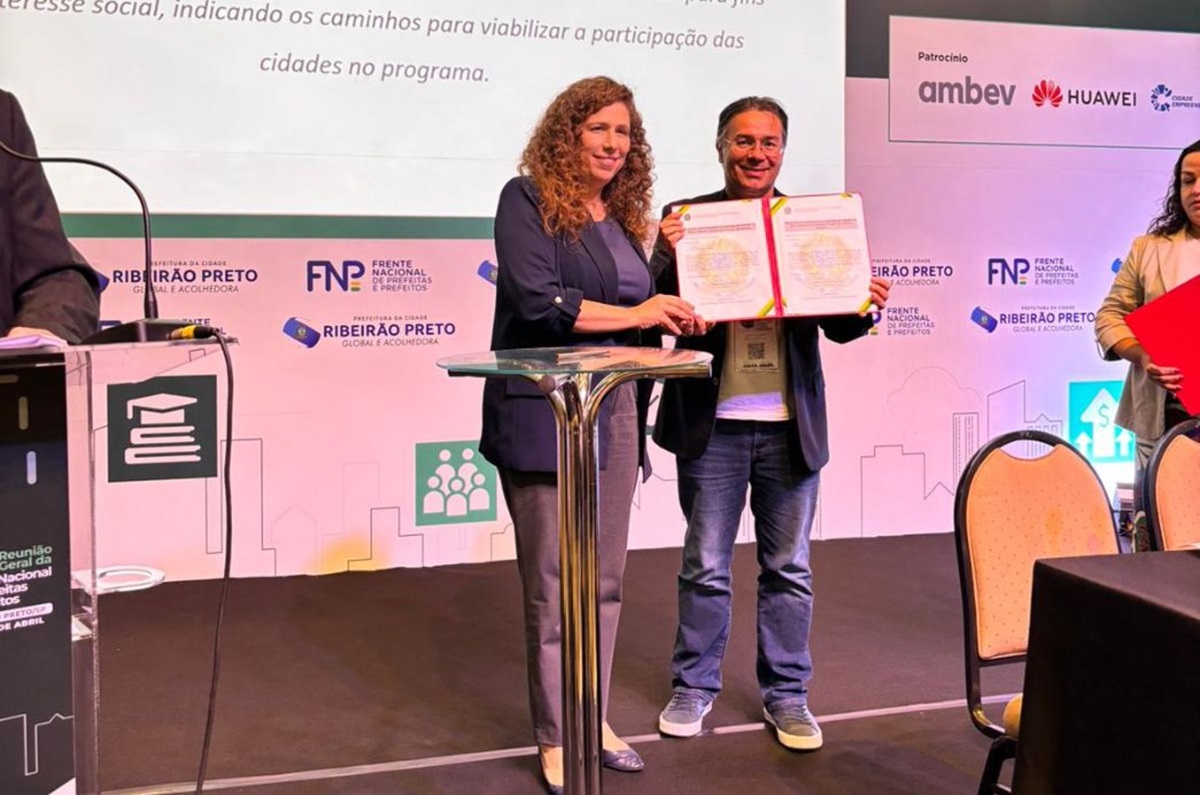 Documentos de doação das terras ao Município foram assinados na última quinta (18)