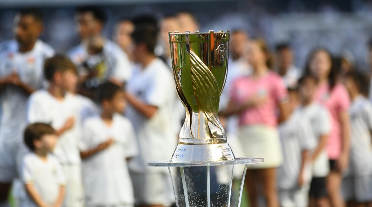 Já o Santos enfrenta o Guarani fora de casa, enquanto o Palmeiras duela contra o difícil Mirassol