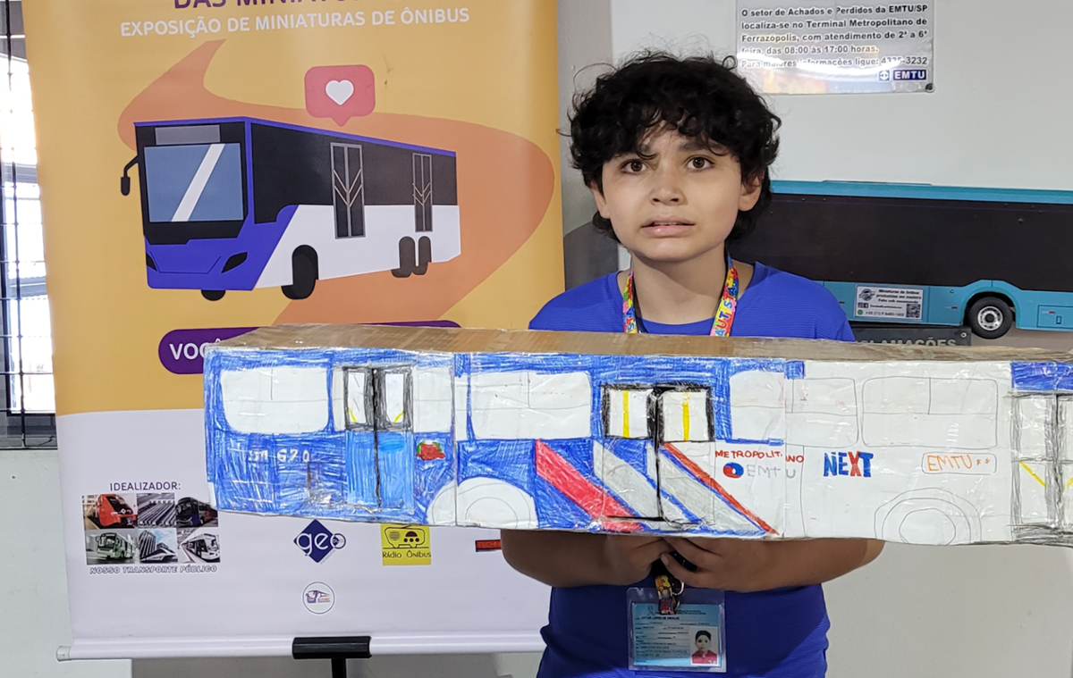 Arthur de Araújo tem 12 anos e é apaixonado por ônibus